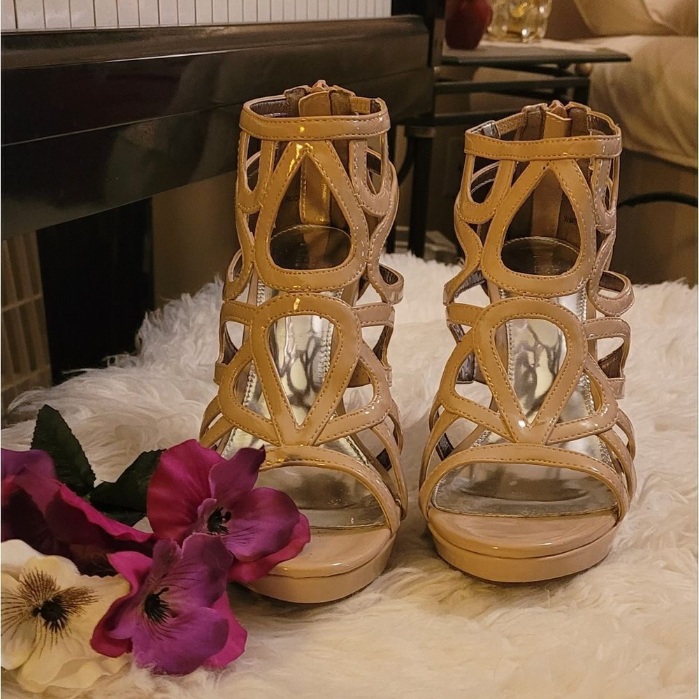 CREAM PATENT LEATHER PLATFORM STRAPPY SHOES